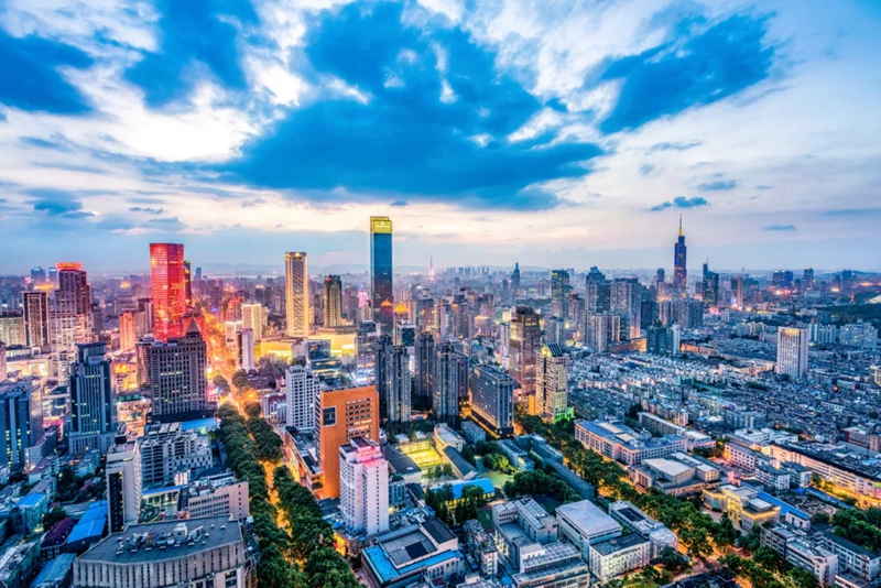 凯发k8官网新街口商圈。玄轩摄